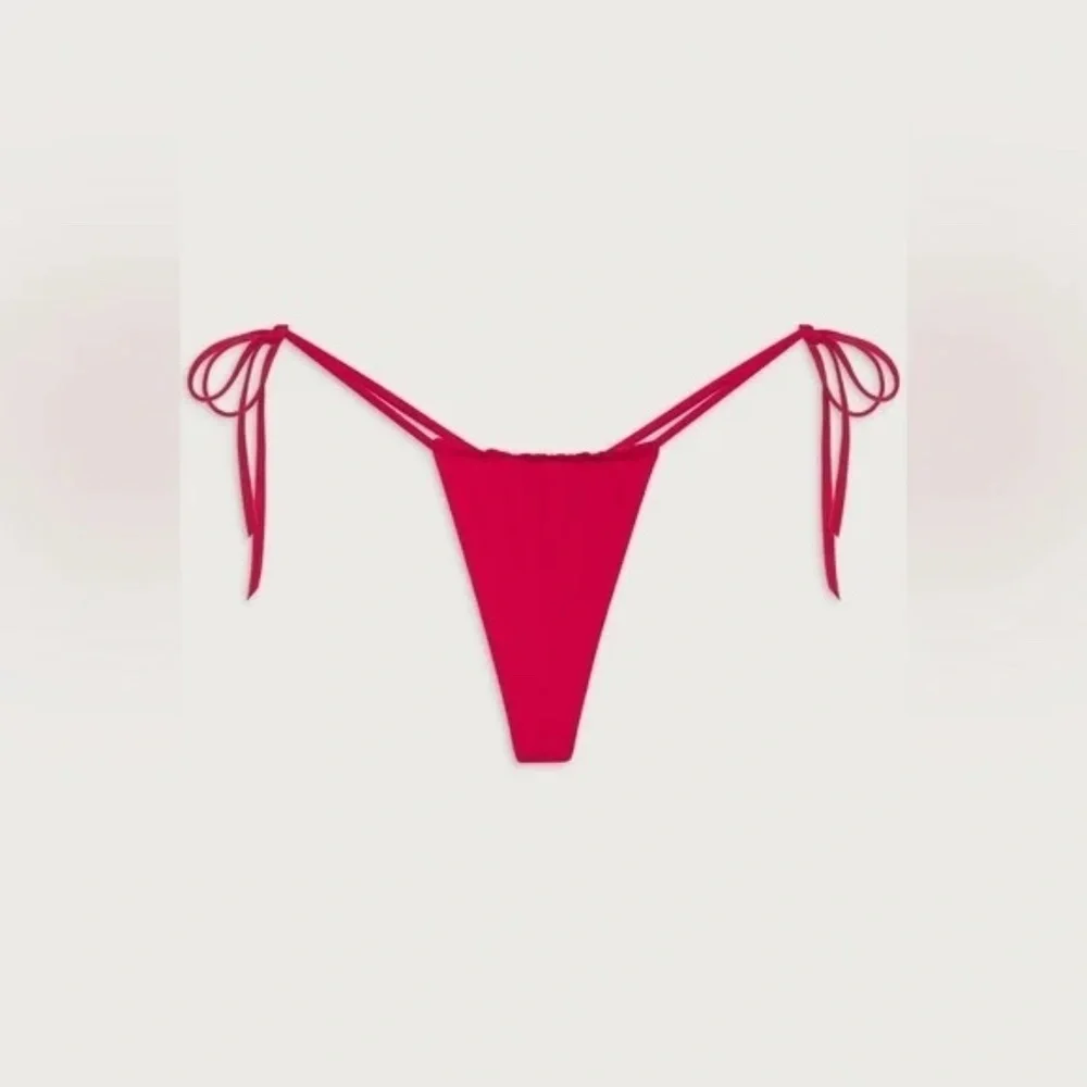 New Frankies Bikinis Tia String Bikini Bottoms True Red 31514